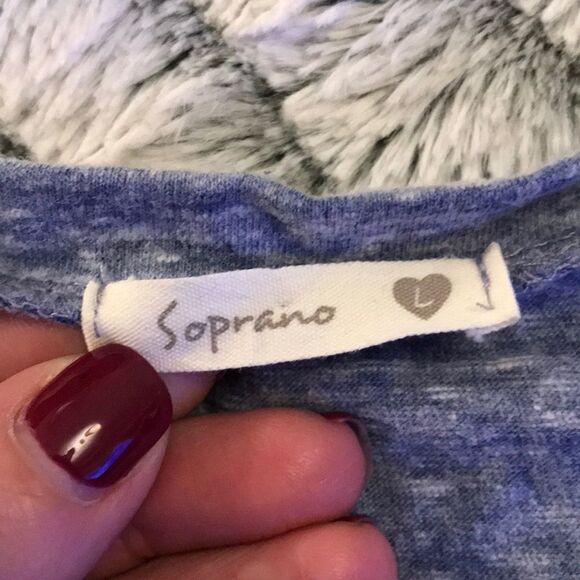 Cute blue soprano tea with cut outs on the back - Picture 5 of 6